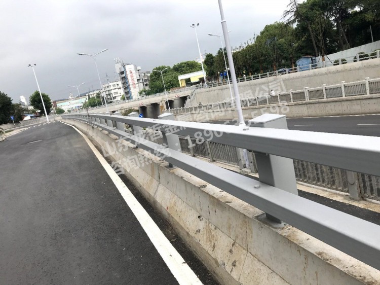 道路防撞护栏607