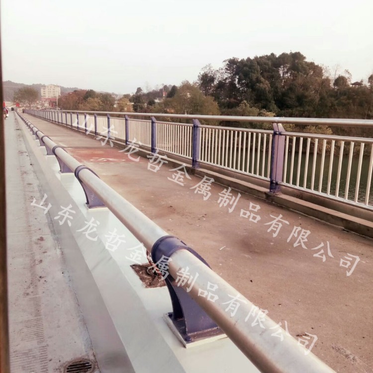 遵义不锈钢复合管桥梁护栏工程案例