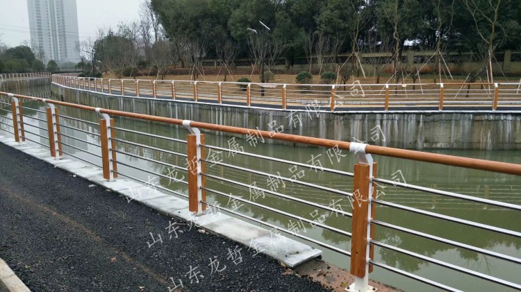 江西木纹护栏工程案例