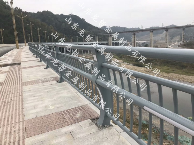 甘肃灯光护栏工程案例