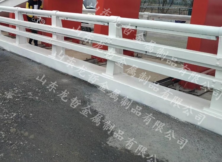 宁波防撞护栏工程案例